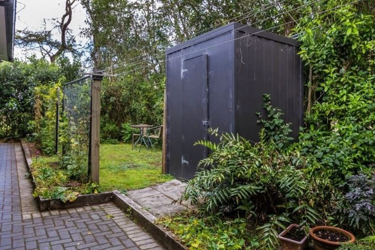 Photo of property in 10 Parawera Drive, Acacia Bay, Taupo, 3330