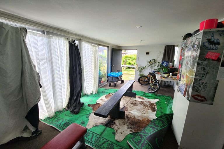 Photo of property in 60 Burundi Avenue, Clendon Park, Auckland, 2103