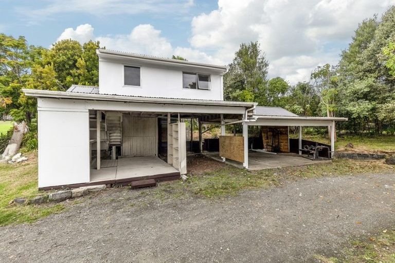 Photo of property in 1696 South Head Road, South Head, Helensville, 0874