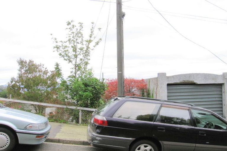 Photo of property in 17 Moffitt Street, Vogeltown, Wellington, 6021