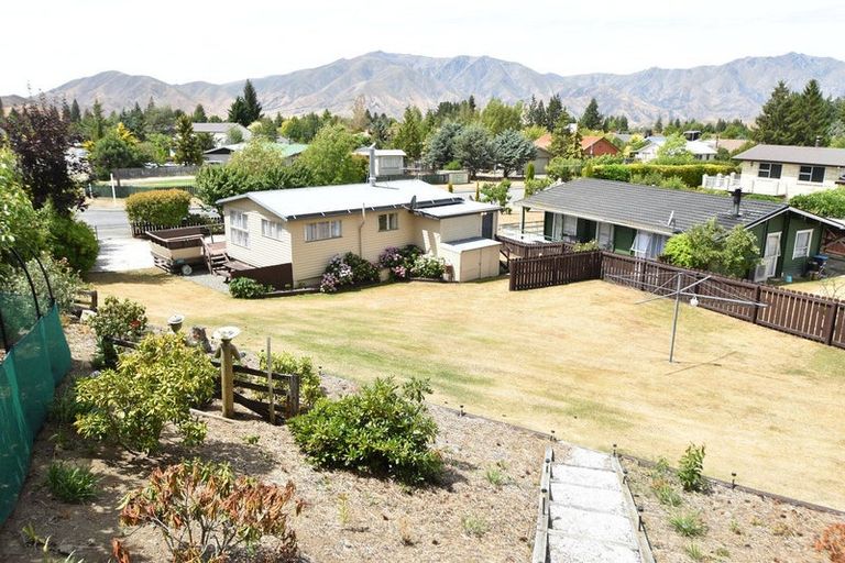 Photo of property in 32 Black Peak Road, Omarama, 9412