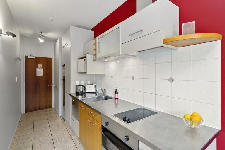 Photo of property in Atrium Towers, 4o/154 The Terrace, Wellington Central, Wellington, 6011