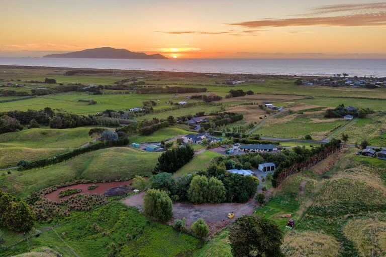 Photo of property in 55 Pukenamu Road, Te Horo, Otaki, 5581