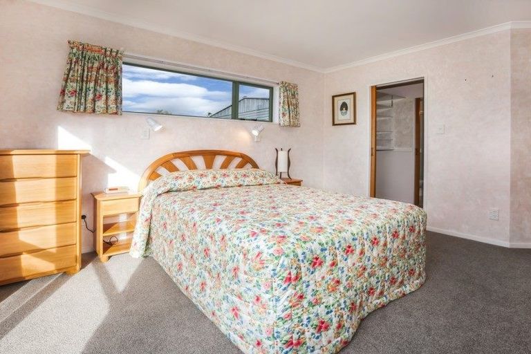 Photo of property in 80a Oxford Street, Tawa, Wellington, 5028