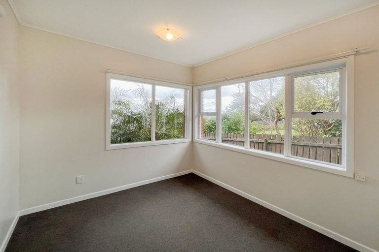 Photo of property in 6 Newington Road, Henderson, Auckland, 0612