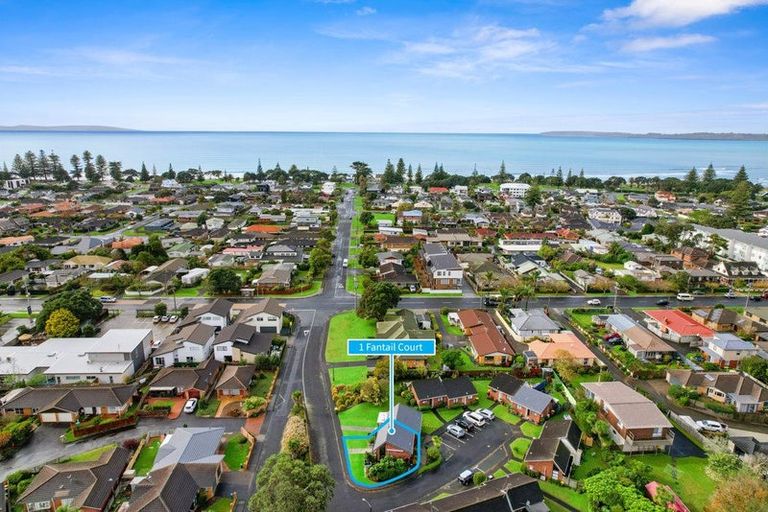 Photo of property in 1 Fantail Court, Orewa, 0931