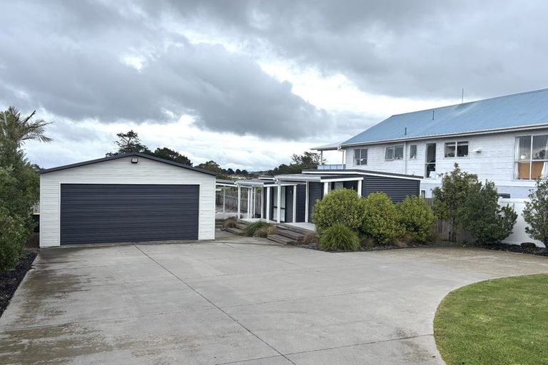 Photo of property in 1389 Whangaparaoa Road, Army Bay, Whangaparaoa, 0930