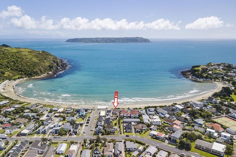 Photo of property in 12 Beach Road, Titahi Bay, Porirua, 5022