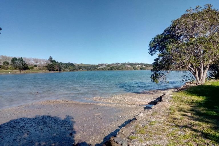 Photo of property in 41 Pohutukawa Avenue, Shelly Park, Auckland, 2014