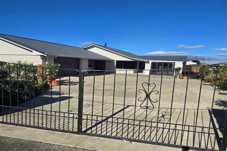 Photo of property in 9 Smith Street, Dannevirke, 4930