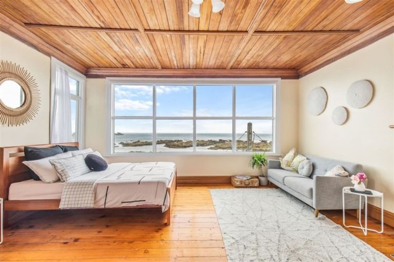 Photo of property in 346 The Esplanade, Island Bay, Wellington, 6023