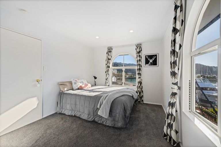 Photo of property in 37 Waikawa Road, Picton, 7220