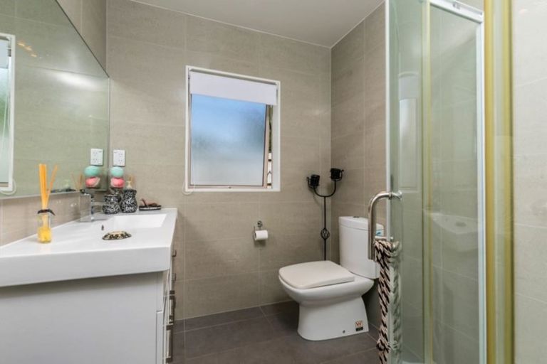 Photo of property in 30c Schnapper Rock Road, Schnapper Rock, Auckland, 0632