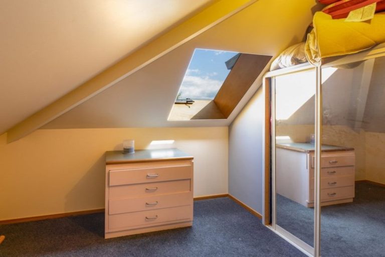 Photo of property in 10 Pyatt Place, Redwood, Christchurch, 8051