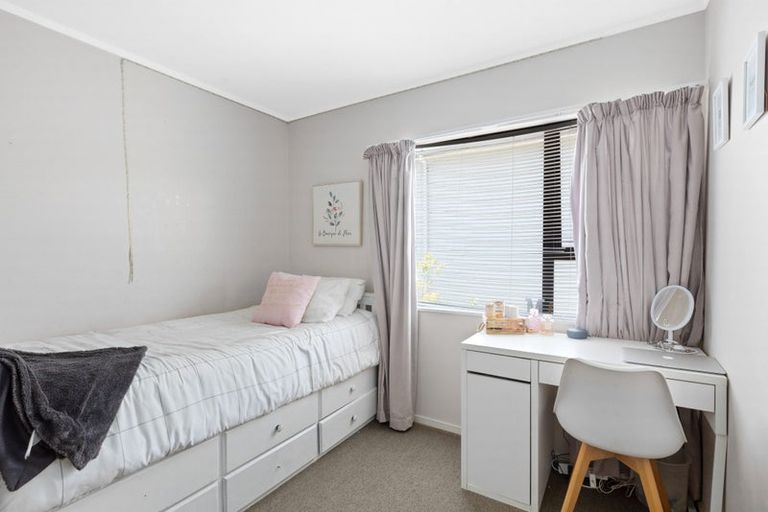 Photo of property in 21 Red Beach Road, Red Beach, 0932