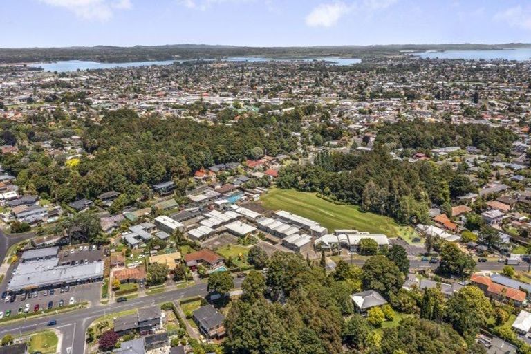 Photo of property in 70 Grande Vue Road, Hillpark, Auckland, 2102