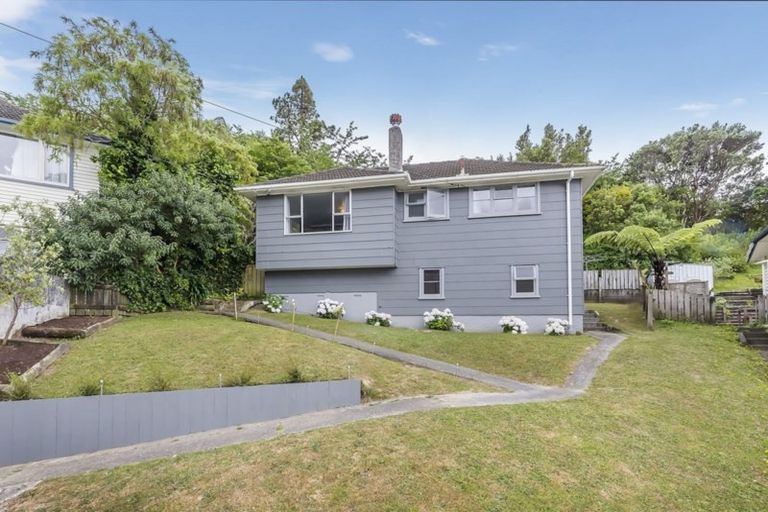 Photo of property in 14 Greer Crescent, Tawa, Wellington, 5028