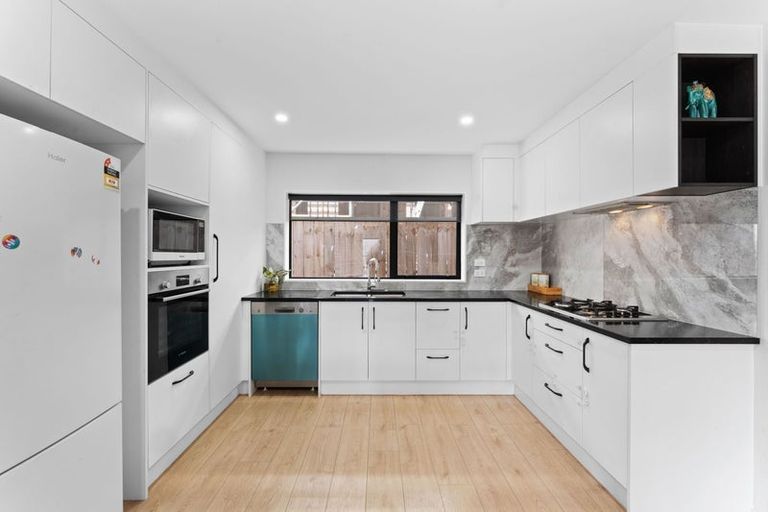 Photo of property in 222c Pakuranga Road, Pakuranga Heights, Auckland, 2010