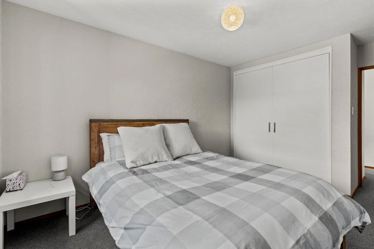 Photo of property in 1/8 Torvill And Dean Lane, Cashmere, Christchurch, 8022
