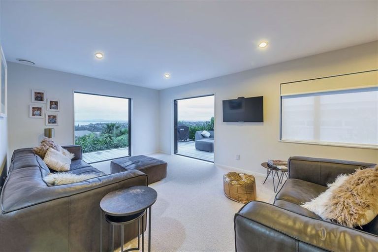 Photo of property in 137 Luckens Road, West Harbour, Auckland, 0618