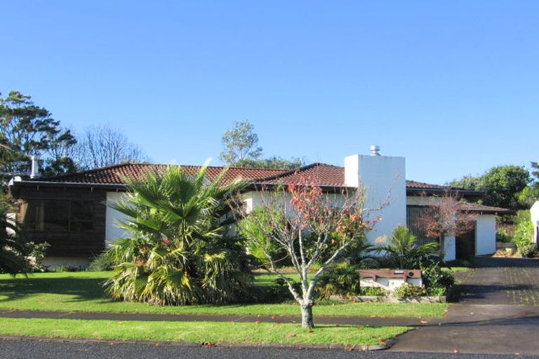 Photo of property in 14 Fielding Crescent, Farm Cove, Auckland, 2012