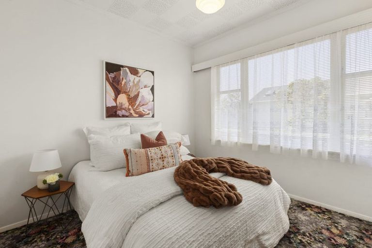 Photo of property in 100 Yule Street, Lyall Bay, Wellington, 6022