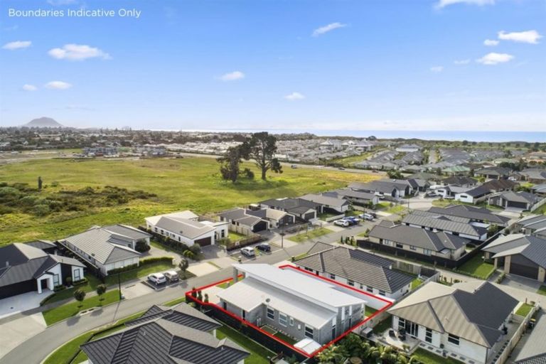 Photo of property in 19 Hiria Crescent, Papamoa Beach, Papamoa, 3118