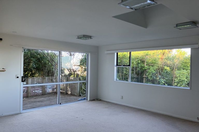 Photo of property in 6 Waiwera Crescent, Maupuia, Wellington, 6022