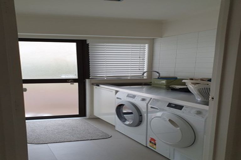 Photo of property in 17 Ferntree Terrace, West Harbour, Auckland, 0618