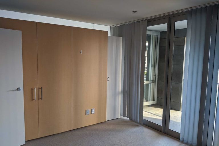 Photo of property in Sanctum Apartment, 10 Ebor Street, Te Aro, Wellington, 6011