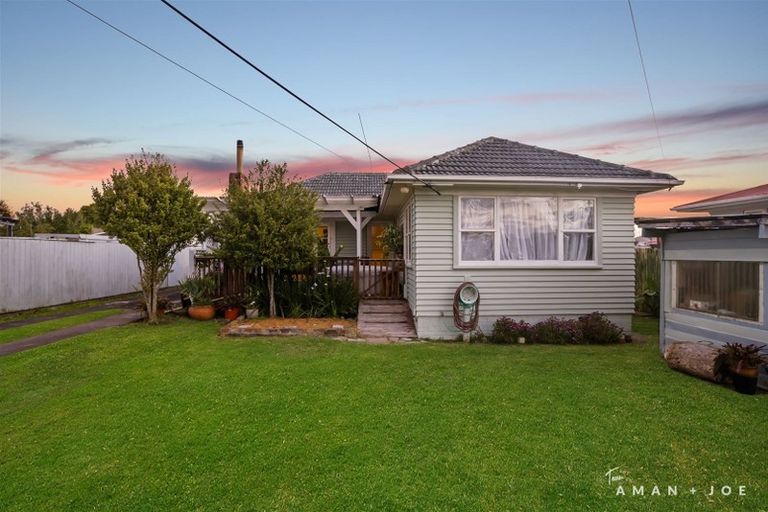 Photo of property in 9 Enderby Drive, Te Atatu Peninsula, Auckland, 0610