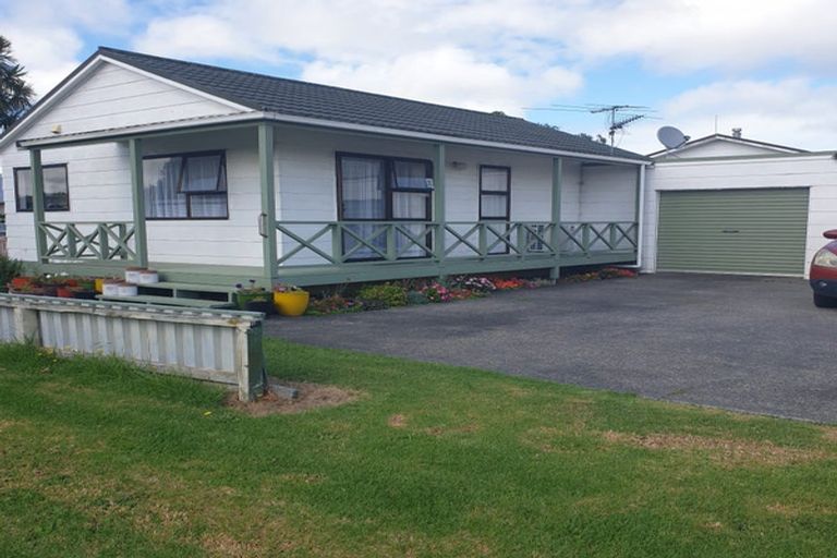 Photo of property in 29b Edgewater Parade, Waiuku, 2123