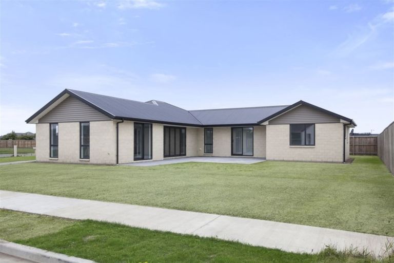 Photo of property in 8 Valour Drive, Rangiora, 7400