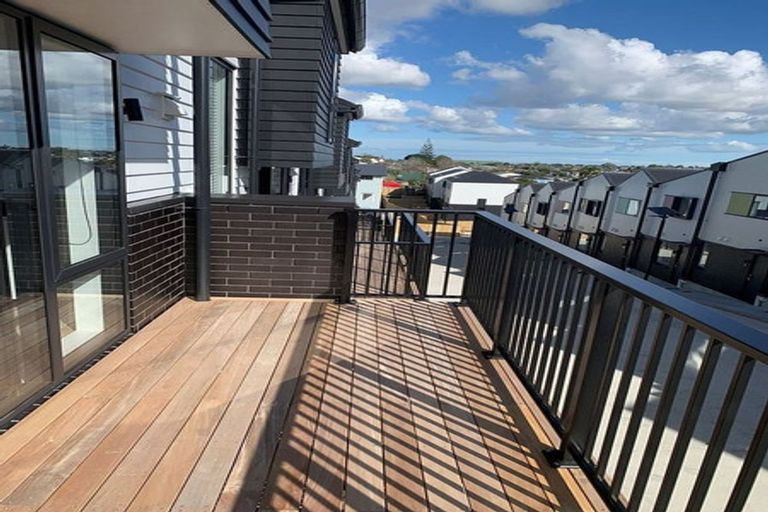 Photo of property in 24 Panoni Lane, Howick, Auckland, 2014