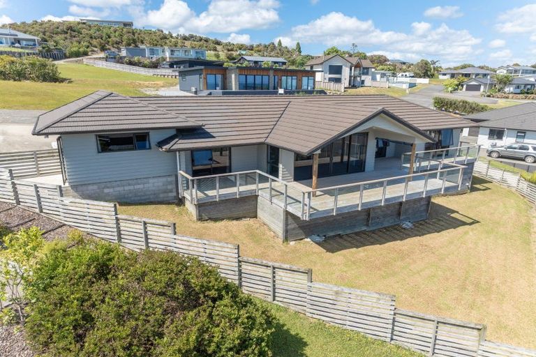 Photo of property in 20 Eagles Way, Cable Bay, 0420