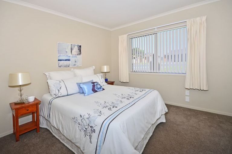 Photo of property in 19 Anchorite Way, Red Beach, 0932