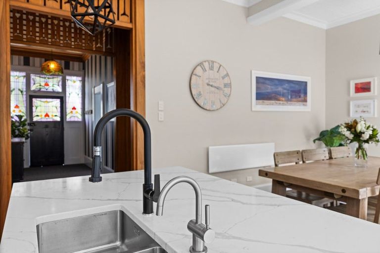 Photo of property in 10 Cobden Road, Bluff Hill, Napier, 4110