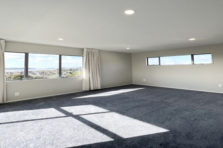 Photo of property in 10 Parkside Road, West Harbour, Auckland, 0618