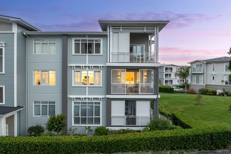 Photo of property in 74 Panorama Heights, Orewa, 0931