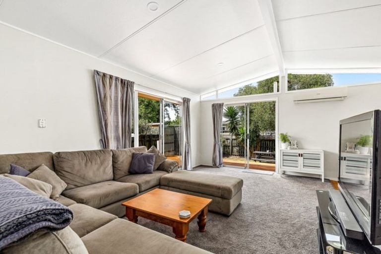 Photo of property in 7 Mary Keane Lane, Parakai, 0830