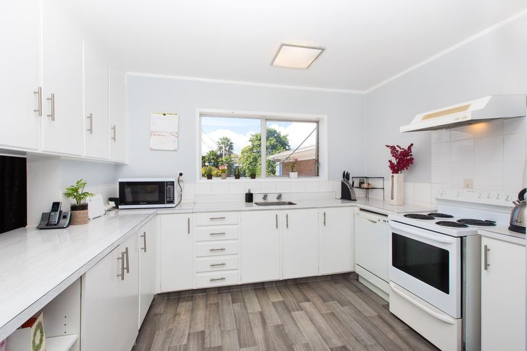 Photo of property in 1/15a Oates Road, Glen Eden, Auckland, 0602