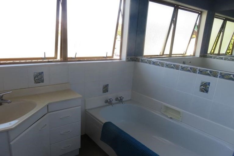 Photo of property in 102 Churton Drive, Churton Park, Wellington, 6037