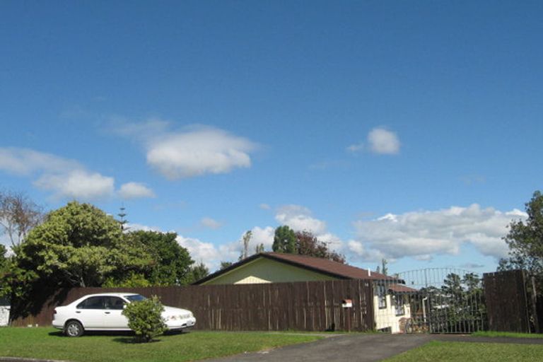 Photo of property in 14 Lewisham Street, Highland Park, Auckland, 2010