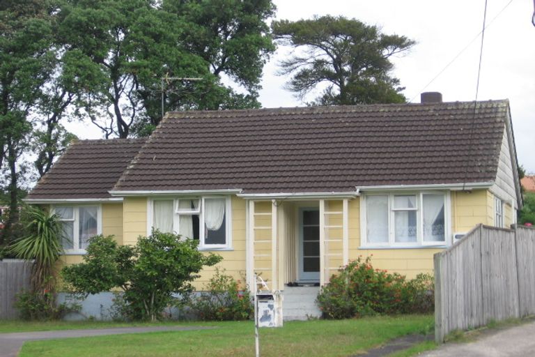 Photo of property in 17 Hill Crescent, New Lynn, Auckland, 0600