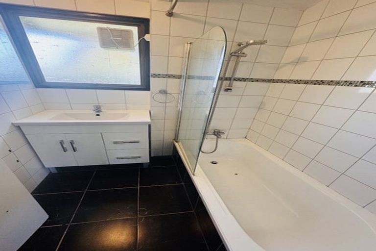 Photo of property in 2/211 Garnett Street, Raureka, Hastings, 4120