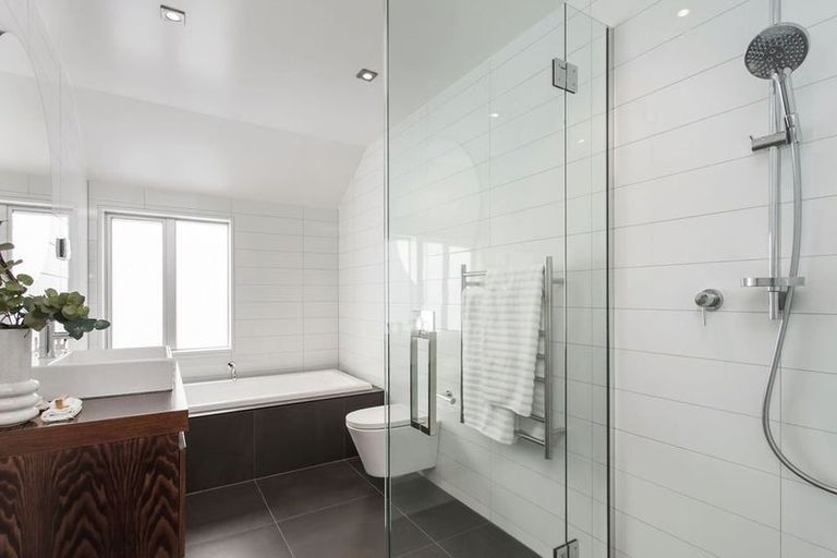 Photo of property in 43 Hawkesbury Avenue, St Albans, Christchurch, 8014