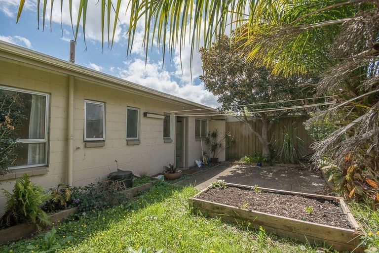 Photo of property in 2/138 Rangatira Road, Beach Haven, Auckland, 0626