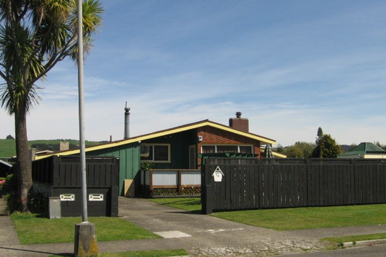 Photo of property in 14 Kamahi Place, Pukehangi, Rotorua, 3015