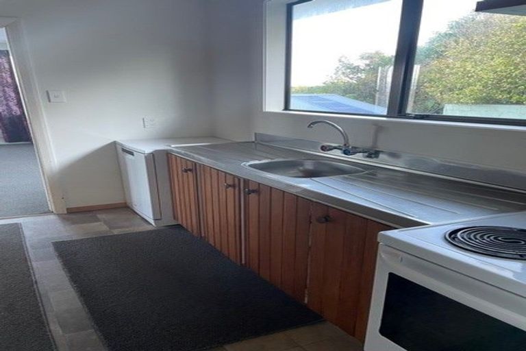 Photo of property in 39 Cotswold Crescent, Newlands, Wellington, 6037