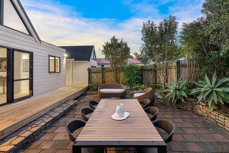 Photo of property in 2/30 Tristram Avenue, Forrest Hill, Auckland, 0620